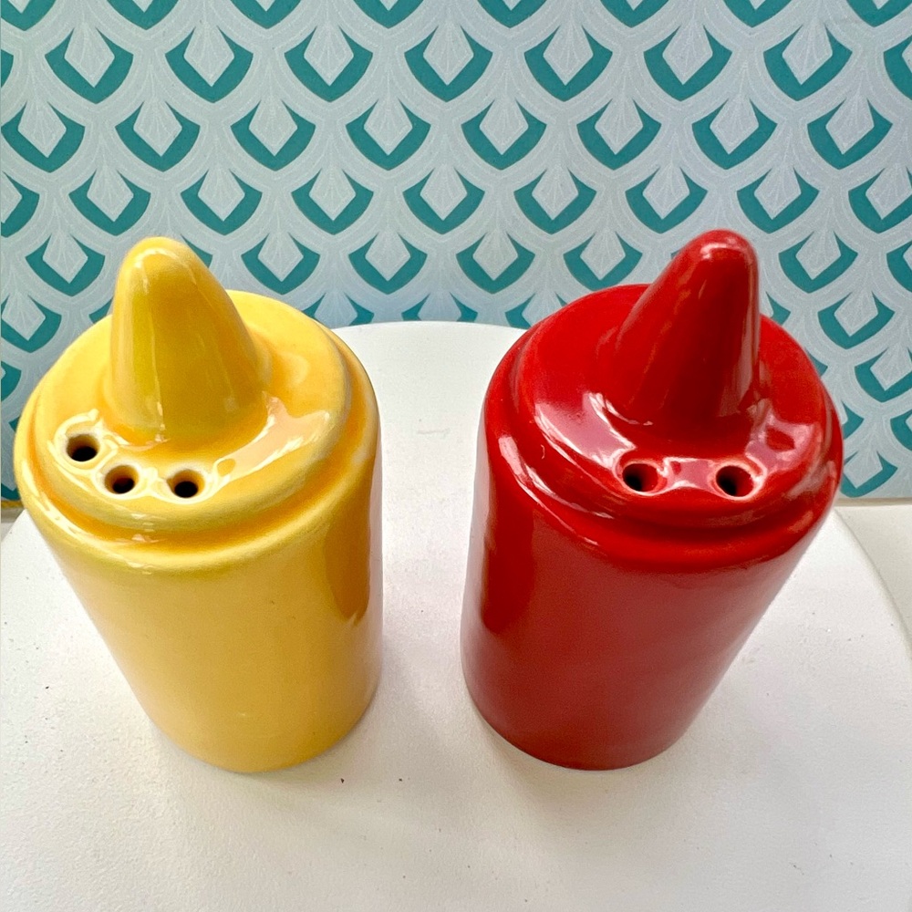 Ceramic Mustard & Ketchup Squeeze Bottles Salt and Pepper Shakers Fun - Picture 5 of 6